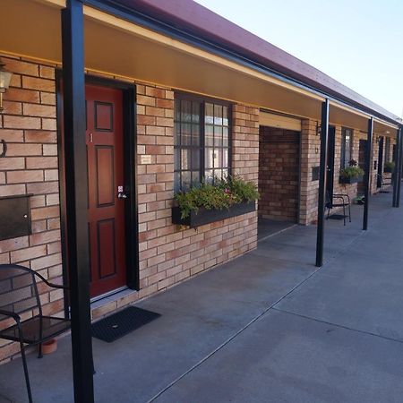 Miles Outback Motel Esterno foto