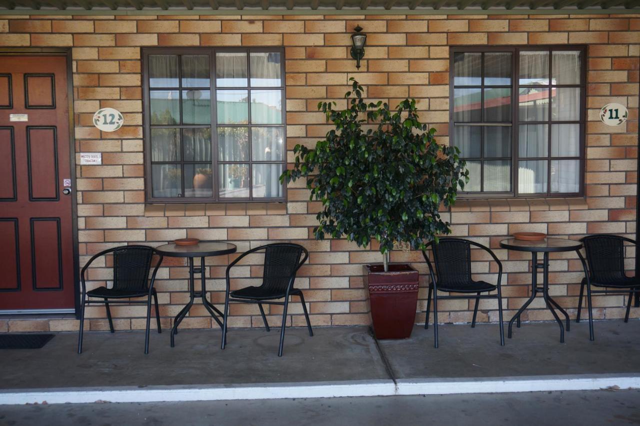 Miles Outback Motel Esterno foto