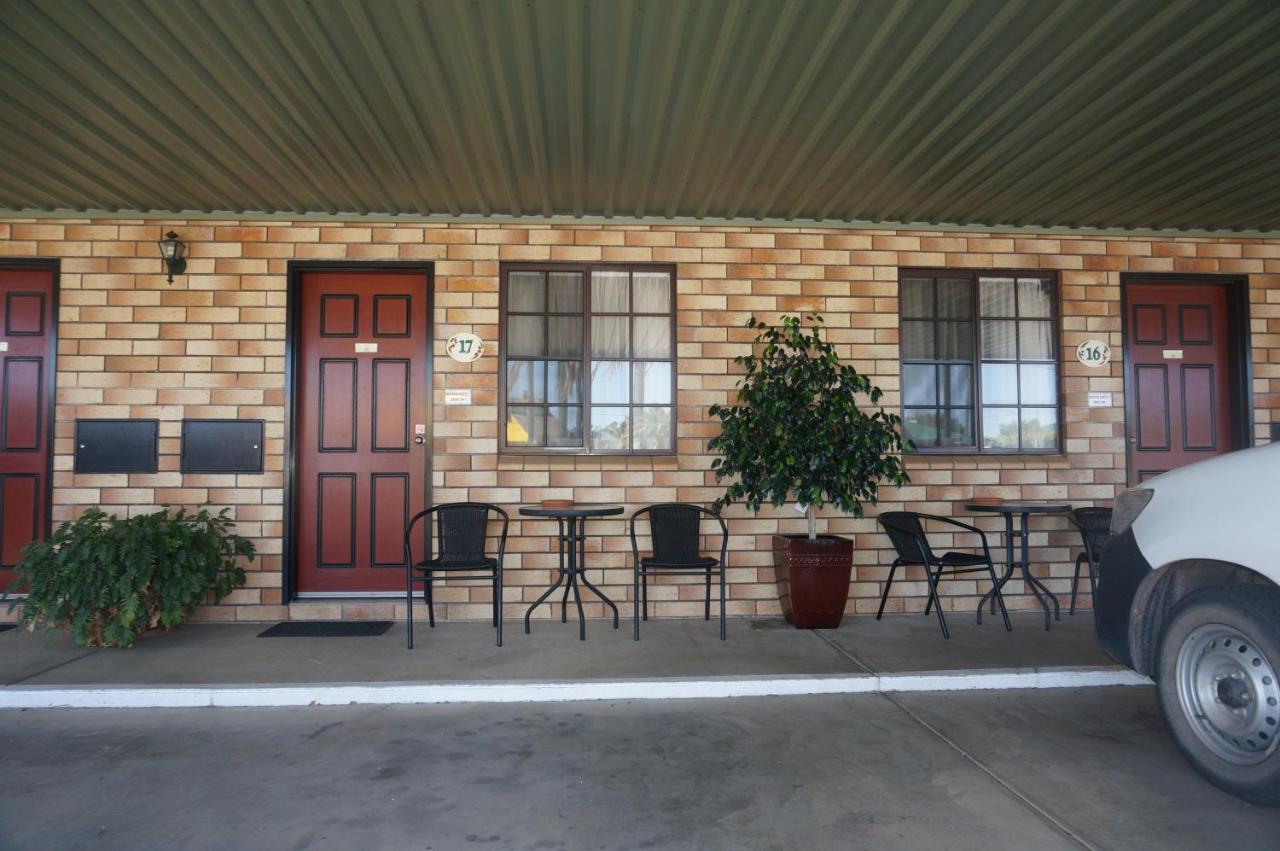 Miles Outback Motel Esterno foto